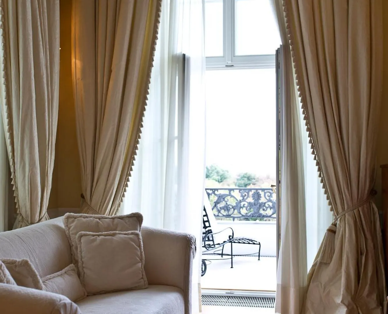 Palais Coburg Hotel Vienna 5*,