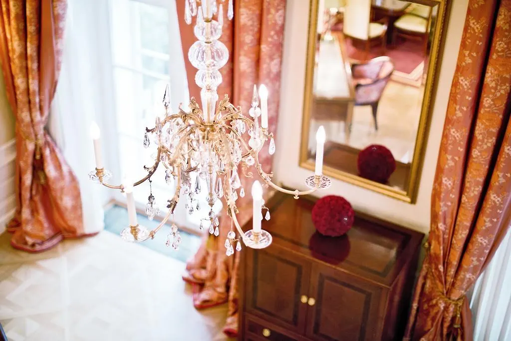 Palais Coburg Hotel Vienna 5*,